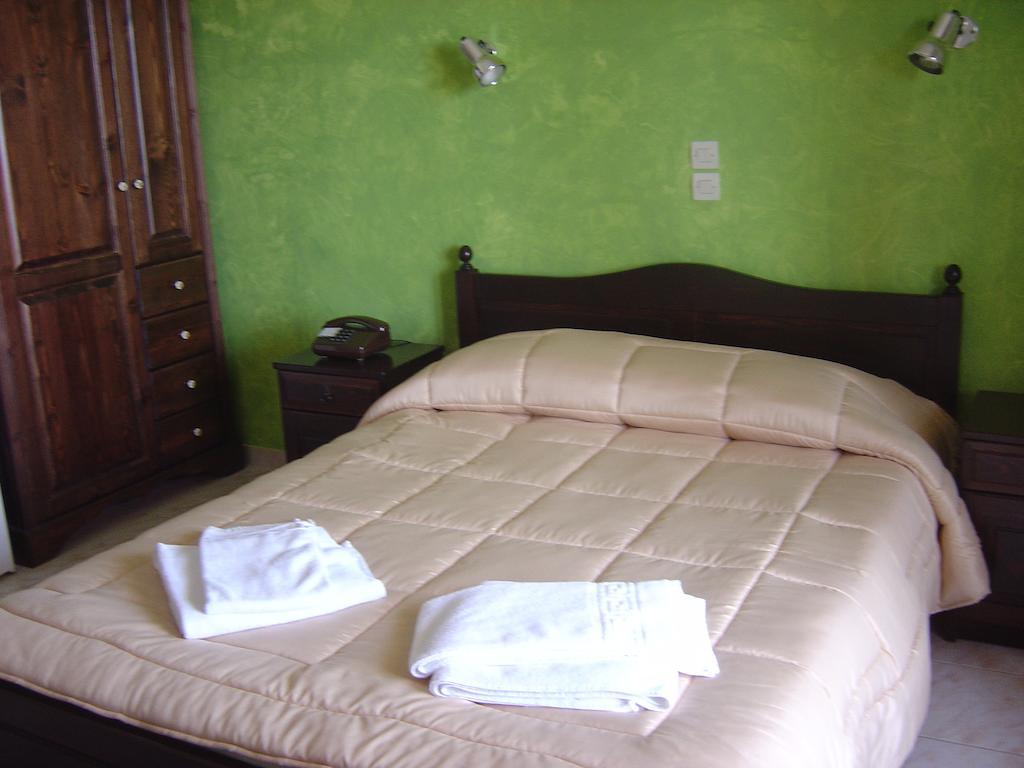 Hotel Porto Lourba Galaxídhion Zimmer foto